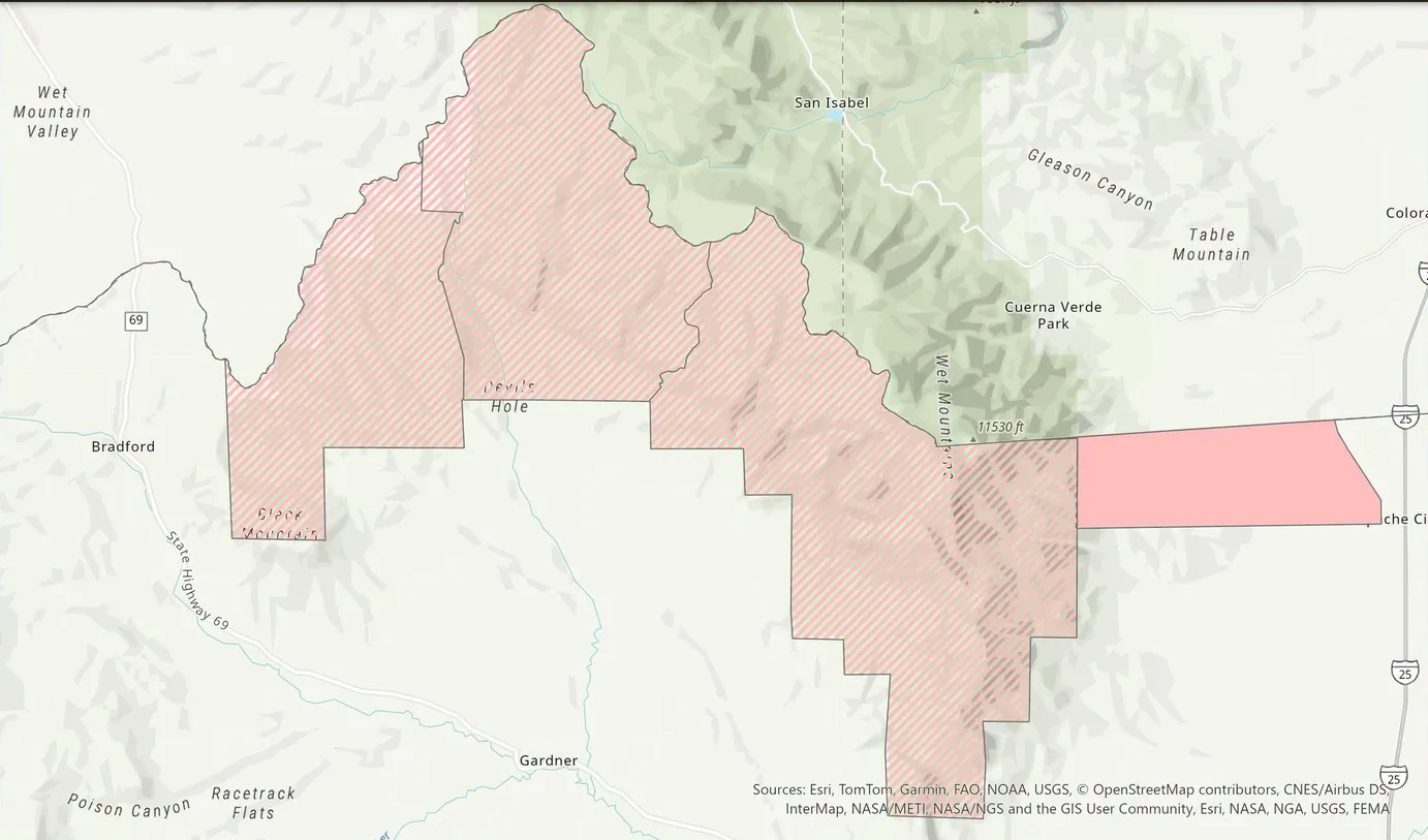 Evacuation-zone map with red hatched polygons marking zones around an active wildfire